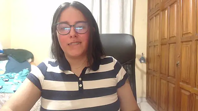 Snapshot of Venus_cat_ chatting on March 10, 4:06 am Venus cat online show from March 10, 4:06 am