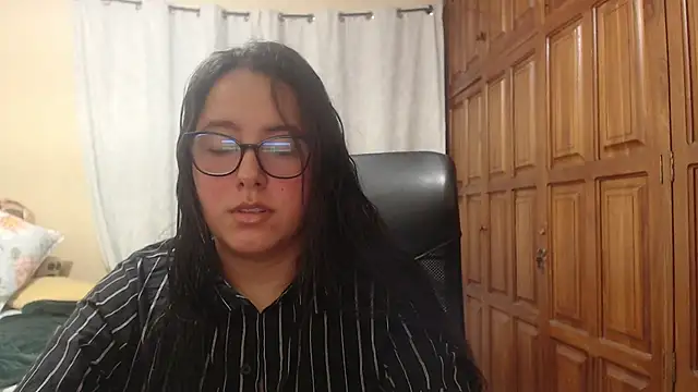 Snapshot of Venus_cat_ chatting on April 5, 2:42 am Venus cat online show from April 5, 2:42 am