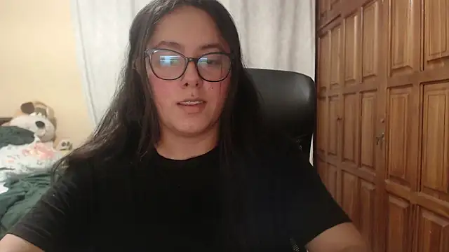 Snapshot of Venus_cat_ chatting on April 7, 1:17 am Venus cat online show from April 7, 1:17 am