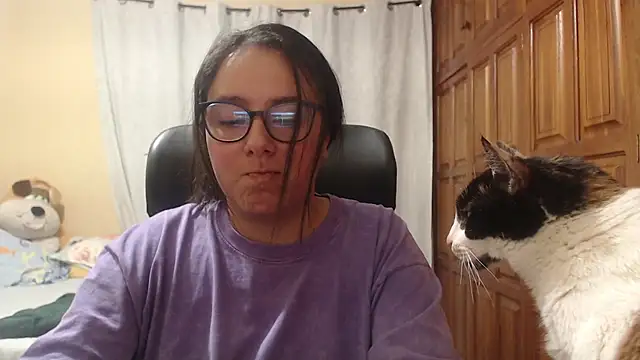 Snapshot of Venus_cat_ chatting on April 8, 2:22 am Venus cat online show from April 8, 2:22 am