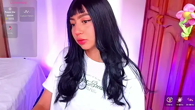 Snapshot of emma_web_ chatting on October 17, 3:03 pm emma web online show from October 17, 3:03 pm