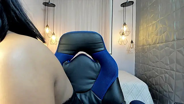 Snapshot of MADDY_MAGIC chatting on December 13, 8:04 pm MADDY MAGIC online show from December 13, 8:04 pm