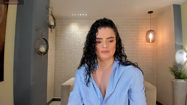 Snapshot of KylieJenkins chatting on November 19, 11:21 am KylieJenkins online show from November 19, 11:21 am