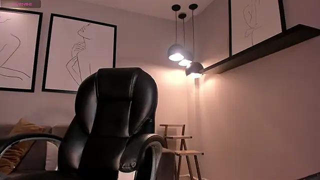 EmilyJohnsonX1 online show from November 18, 3:01 am