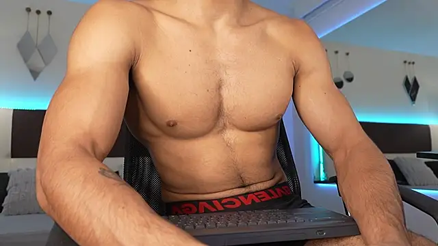 DanteeStone online show from December 19, 9:00 pm