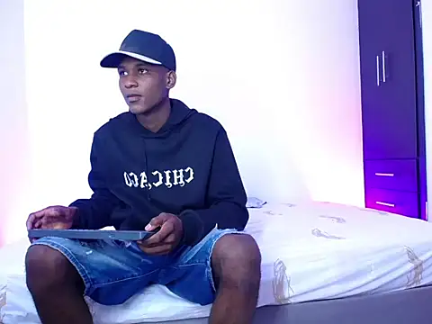 Snapshot of TITAN_SEX333 chatting on October 6, 10:40 pm TITAN SEX333 online show from October 6, 10:40 pm