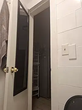 Snapshot of Curious9884 chatting on October 9, 10:35 am Curious9884 online show from October 9, 10:35 am