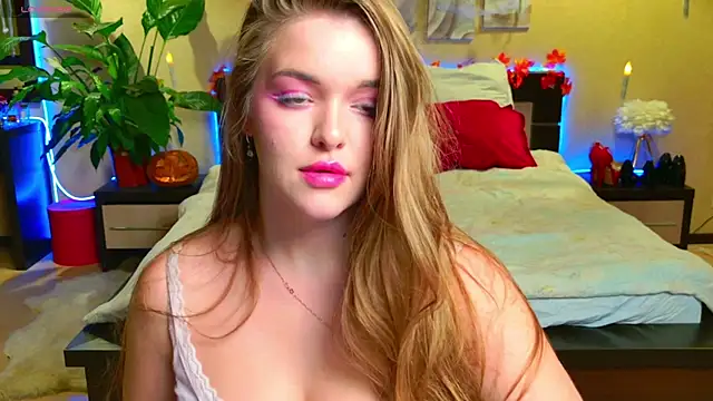 EmilyWhispers online show from October 3, 7:44 pm