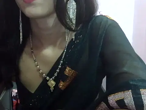 Snapshot of Laila_Cute chatting on July 22, 4:04 am Laila Cute online show from July 22, 4:04 am