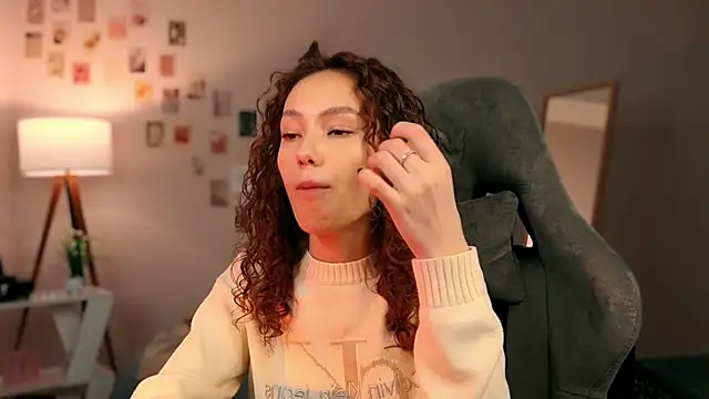 Snapshot of branchwithflowerss chatting on October 16, 1:01 pm branchwithflowerss online show from October 16, 1:01 pm