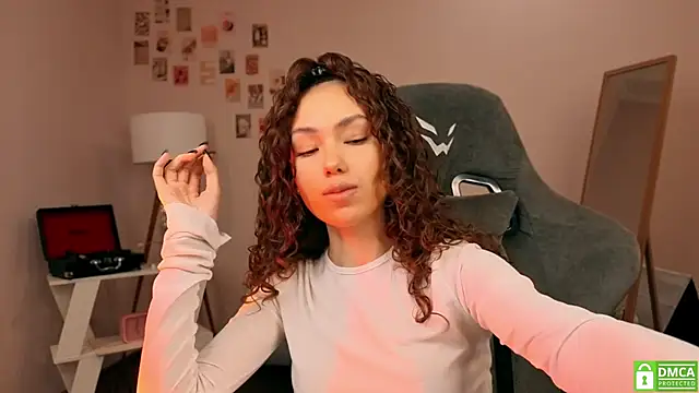 Snapshot of branchwithflowerss chatting on October 31, 1:56 pm branchwithflowerss online show from October 31, 1:56 pm