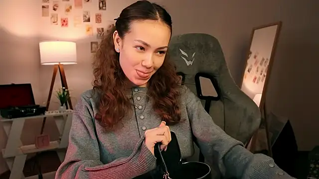 Snapshot of branchwithflowerss chatting on November 24, 11:54 am branchwithflowerss online show from November 24, 11:54 am