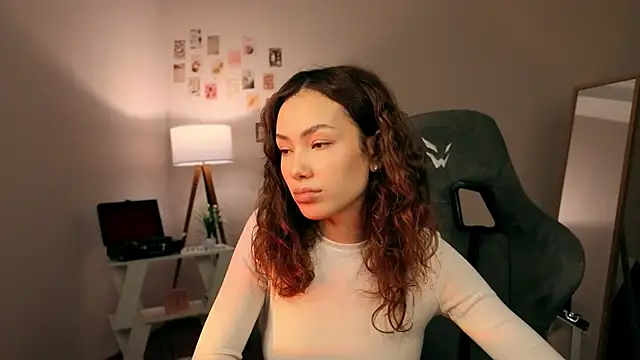 Snapshot of branchwithflowerss chatting on December 1, 11:37 am branchwithflowerss online show from December 1, 11:37 am