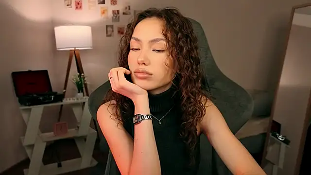 Snapshot of branchwithflowerss chatting on December 2, 12:10 pm branchwithflowerss online show from December 2, 12:10 pm