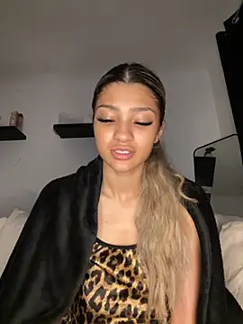 Snapshot of Honeyyyxo chatting on November 7, 4:29 pm Honeyyyxo online show from November 7, 4:29 pm