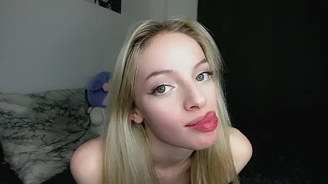 Snapshot of PocketDollX chatting on November 14, 2:49 pm PocketDollX online show from November 14, 2:49 pm