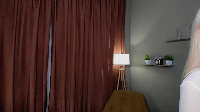 Snapshot of PocketDollX chatting on July 25, 2:58 pm PocketDollX online show from July 25, 2:58 pm