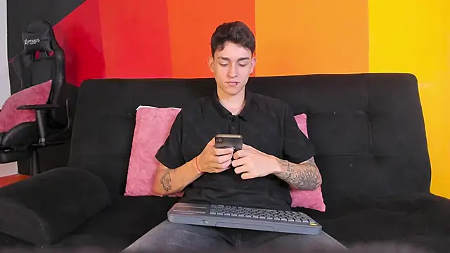 Snapshot of LukeSavagge chatting on October 14, 3:02 pm LukeSavagge online show from October 14, 3:02 pm