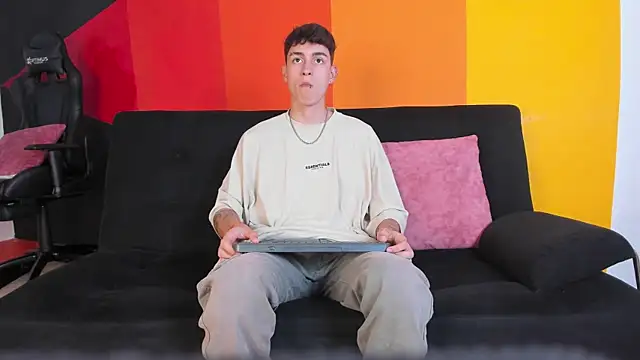 Snapshot of LukeSavagge chatting on October 15, 8:42 pm LukeSavagge online show from October 15, 8:42 pm