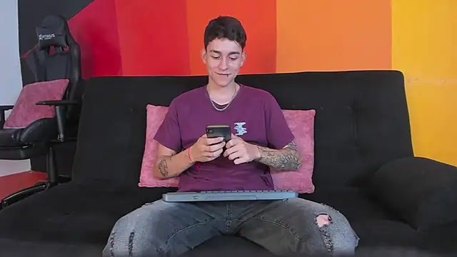 Snapshot of LukeSavagge chatting on October 16, 1:56 pm LukeSavagge online show from October 16, 1:56 pm