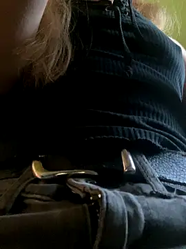 pleasedontpressaredburton online show from November 2, 6:05 am