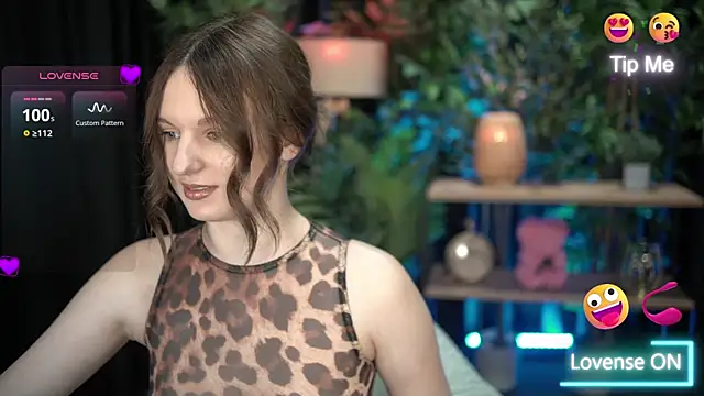 Snapshot of xoxo_molly chatting on October 28, 8:11 pm xoxo molly online show from October 28, 8:11 pm