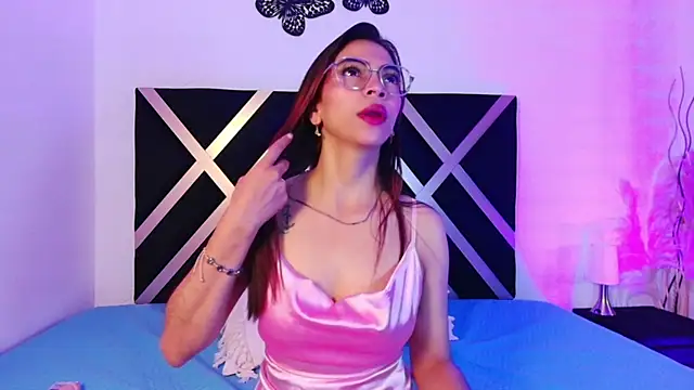 Snapshot of EvangelineBonet chatting on October 14, 12:17 pm EvangelineBonet online show from October 14, 12:17 pm