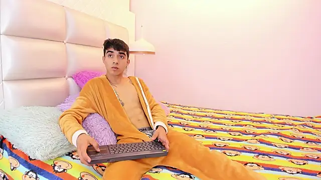 Hottie Guy online show from October 7, 6:16 pm