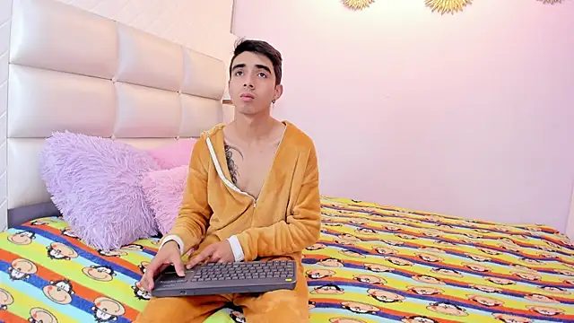 Hottie Guy online show from October 16, 5:47 pm