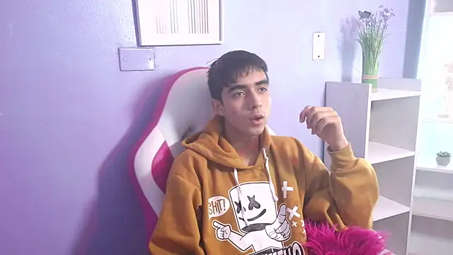 Hottie Guy online show from October 21, 5:46 pm