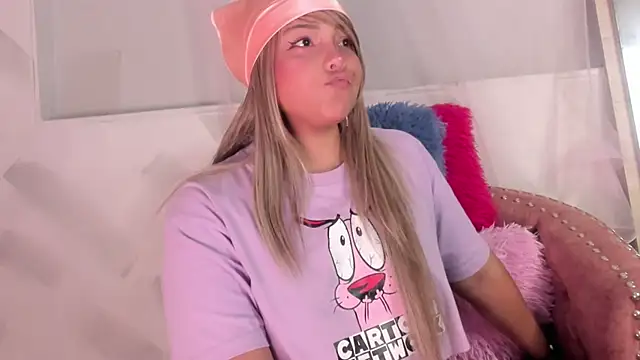 Snapshot of Molly_Logan chatting on November 26, 8:54 pm Molly Logan online show from November 26, 8:54 pm