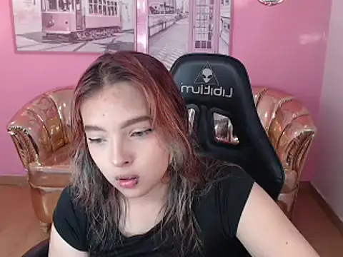 mia foster t online show from October 7, 12:35 pm