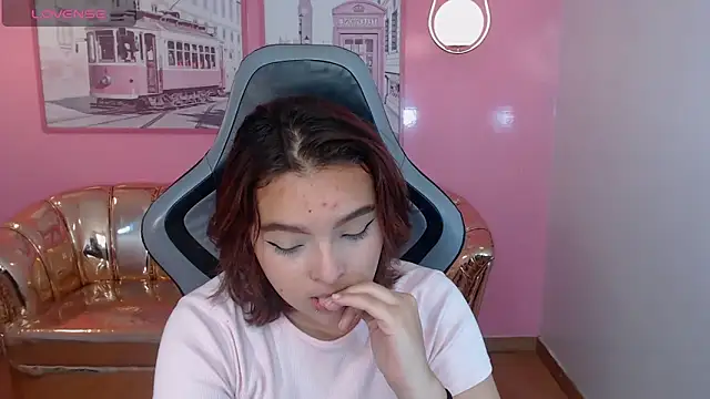 mia foster t online show from December 19, 12:45 pm