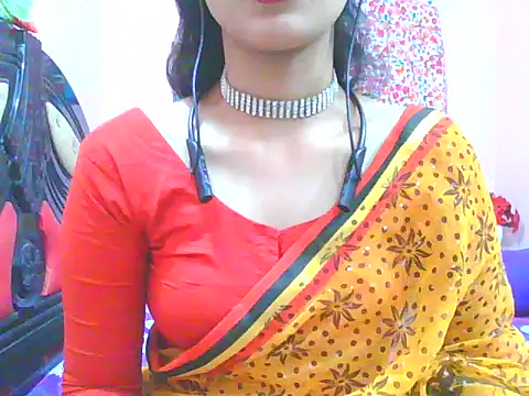 Snapshot of night_queeen7 chatting on December 3, 7:34 pm night queeen7 online show from December 3, 7:34 pm