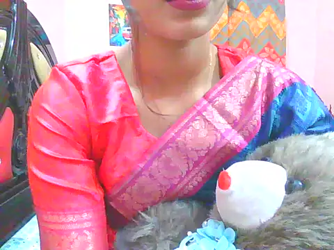 Snapshot of night_queeen7 chatting on December 17, 7:31 pm night queeen7 online show from December 17, 7:31 pm