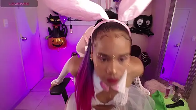 ingrid03 taffur online show from October 31, 6:31 pm