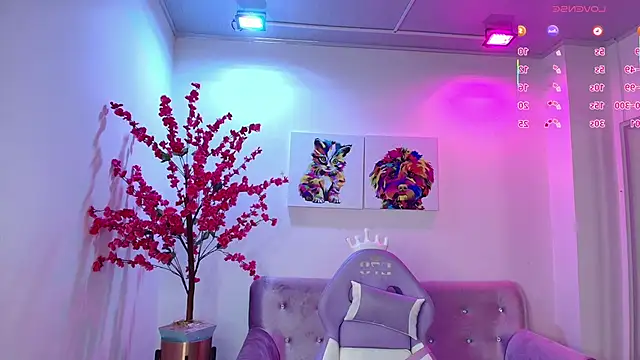 Snapshot of Summer_miller chatting on December 2, 11:04 am Summer miller online show from December 2, 11:04 am