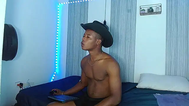 Snapshot of Dark_stallionX chatting on October 31, 2:45 am Dark stallionX online show from October 31, 2:45 am