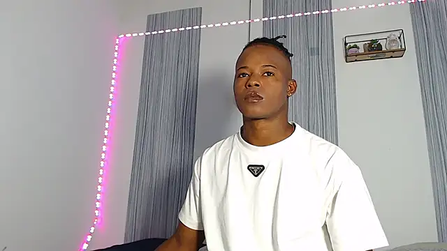 Snapshot of Dark_stallionX chatting on November 20, 6:29 pm Dark stallionX online show from November 20, 6:29 pm