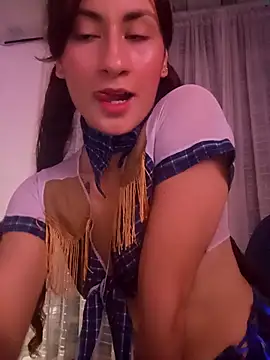 Snapshot of clover_tter_ chatting on October 28, 7:34 am clover tter online show from October 28, 7:34 am