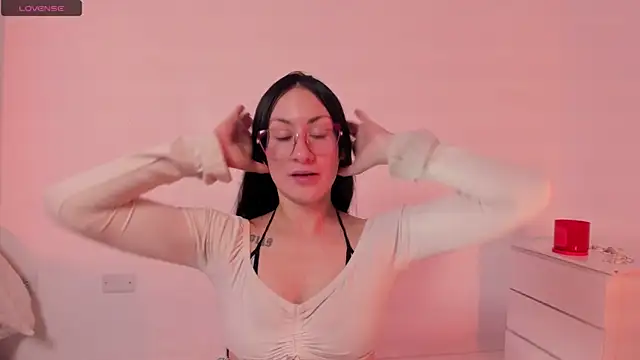 Snapshot of clover_tter_ chatting on November 12, 4:07 pm clover tter online show from November 12, 4:07 pm