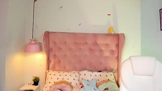 Snapshot of Vanelope_evanss chatting on November 15, 12:56 pm Vanelope evanss online show from November 15, 12:56 pm