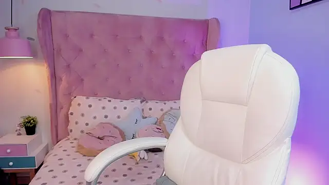 Snapshot of Vanelope_evanss chatting on November 21, 12:37 pm Vanelope evanss online show from November 21, 12:37 pm