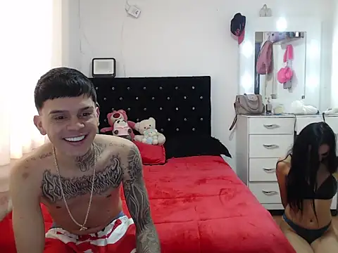 Snapshot of Julieta_and_james chatting on October 8, 9:12 pm Julieta and james online show from October 8, 9:12 pm