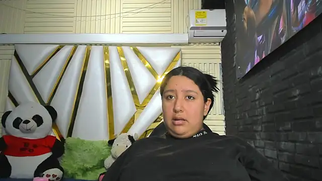 DulcineaSaenz online show from October 15, 7:47 pm