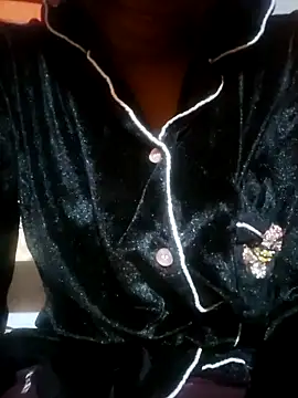 Snapshot of Hot_Goldess111 chatting on December 15, 11:47 am Hot Goldess111 online show from December 15, 11:47 am