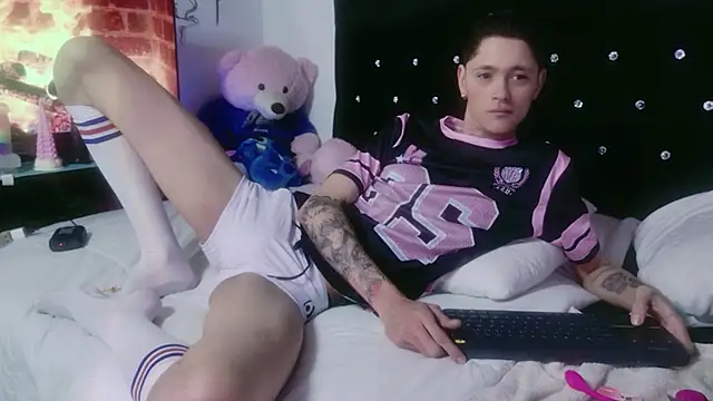 Tyler cat online show from November 10, 1:43 pm