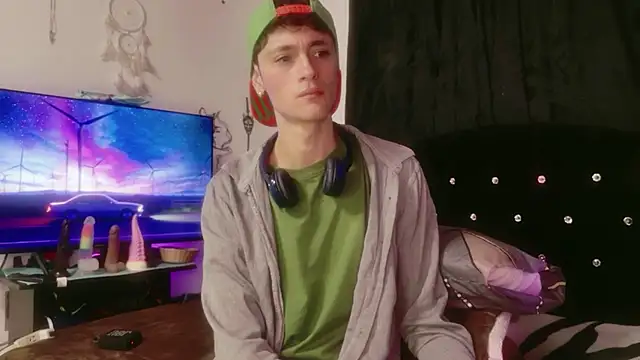 Tyler cat online show from November 23, 4:18 pm