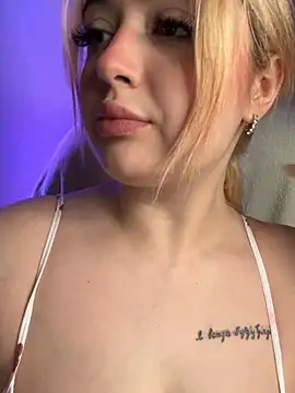 KellyMoors online show from May 9, 7:02 am