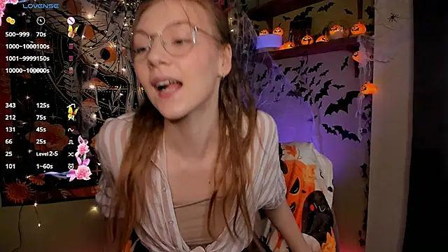 Snapshot of lyra_thenymph chatting on October 23, 10:36 am lyra thenymph online show from October 23, 10:36 am